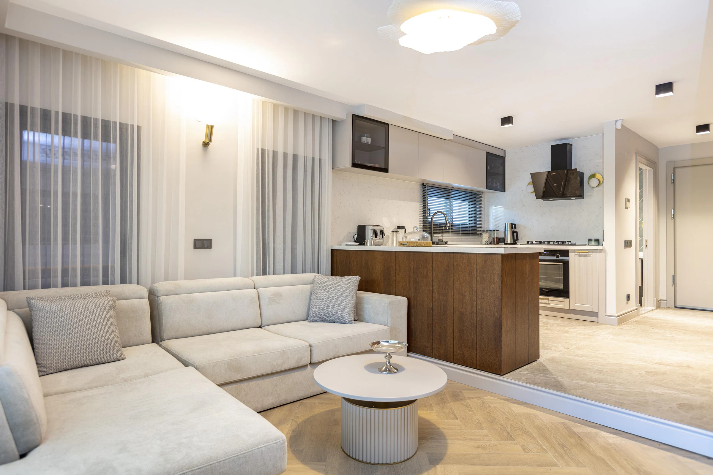 TEOK'tan Alaçatı Ağaçlı Yol'da Özel Tadilatlı Sıfır Eşyalı Villa galeri 2