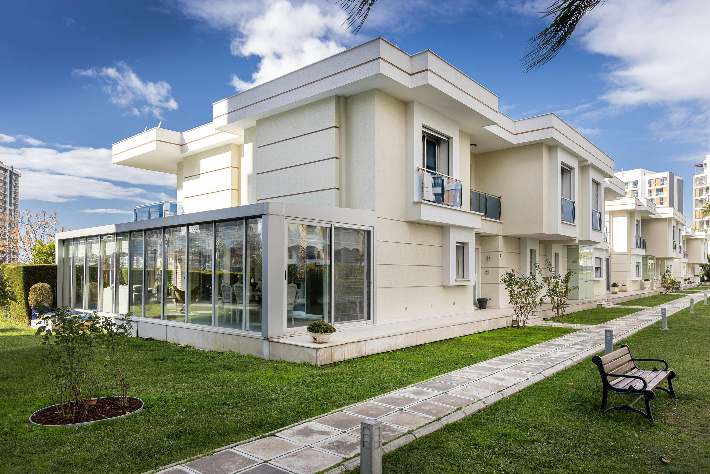 TEOK'tan Mavişehir Hilltown AVM Karşısı Satılık Lüks Villa