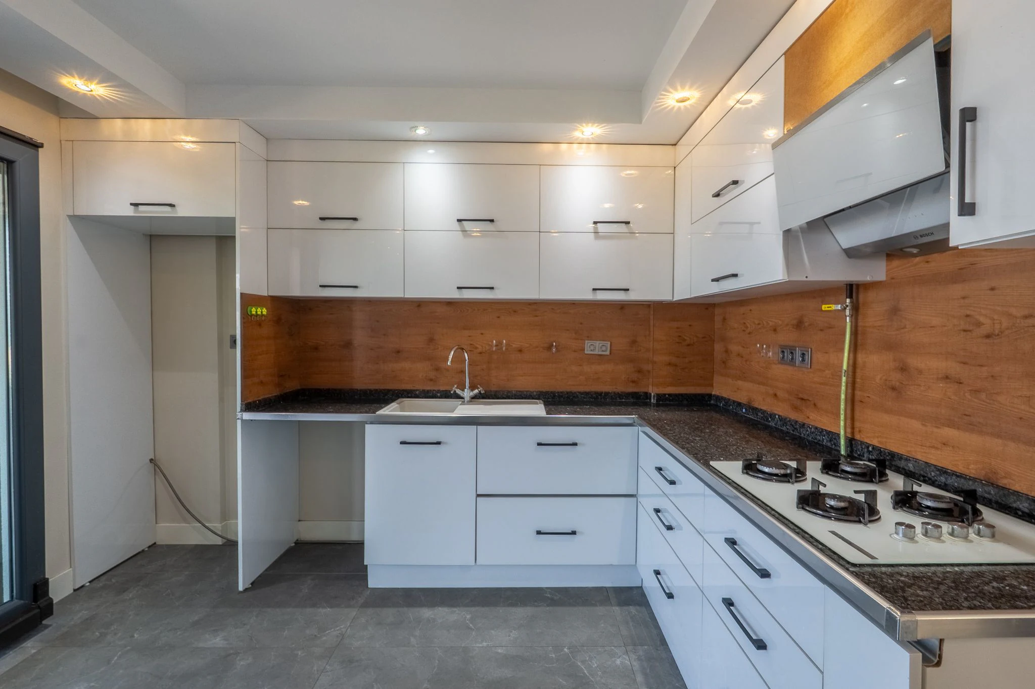 URLA'DA Denize Sıfır Müstakil Villa galeri 2