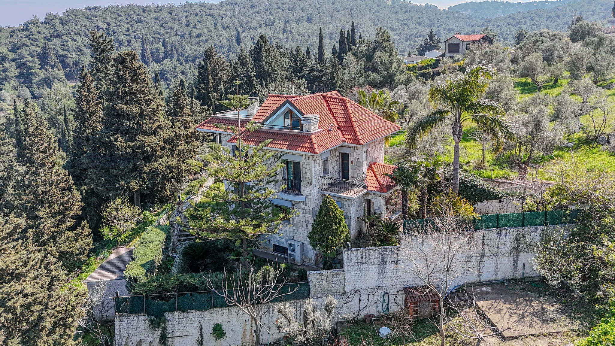 ZAMANIN DURDUĞU YER.. URLA'DA MAVİYE AÇILAN BİR TOSCANA MASALI. galeri 2