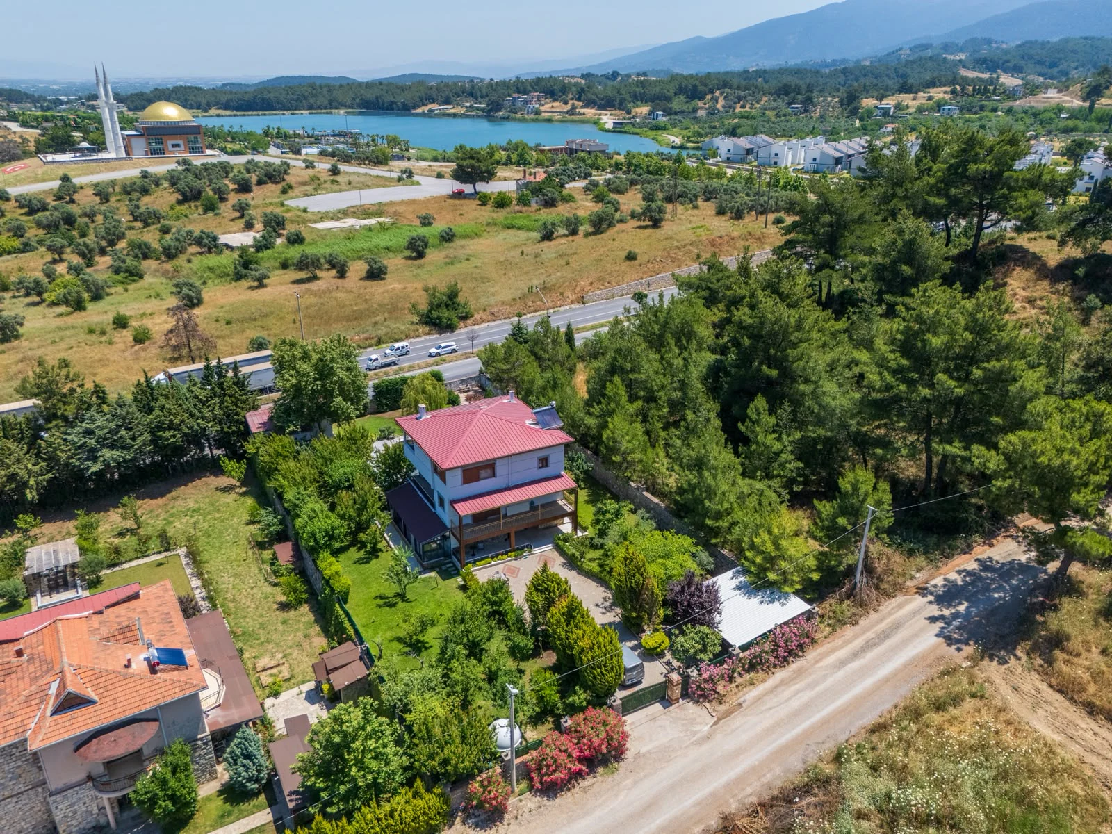 EOK'tan Kemalpaşa Nifkent'te 1592 m2 İçinde Satılık Villa galeri 3