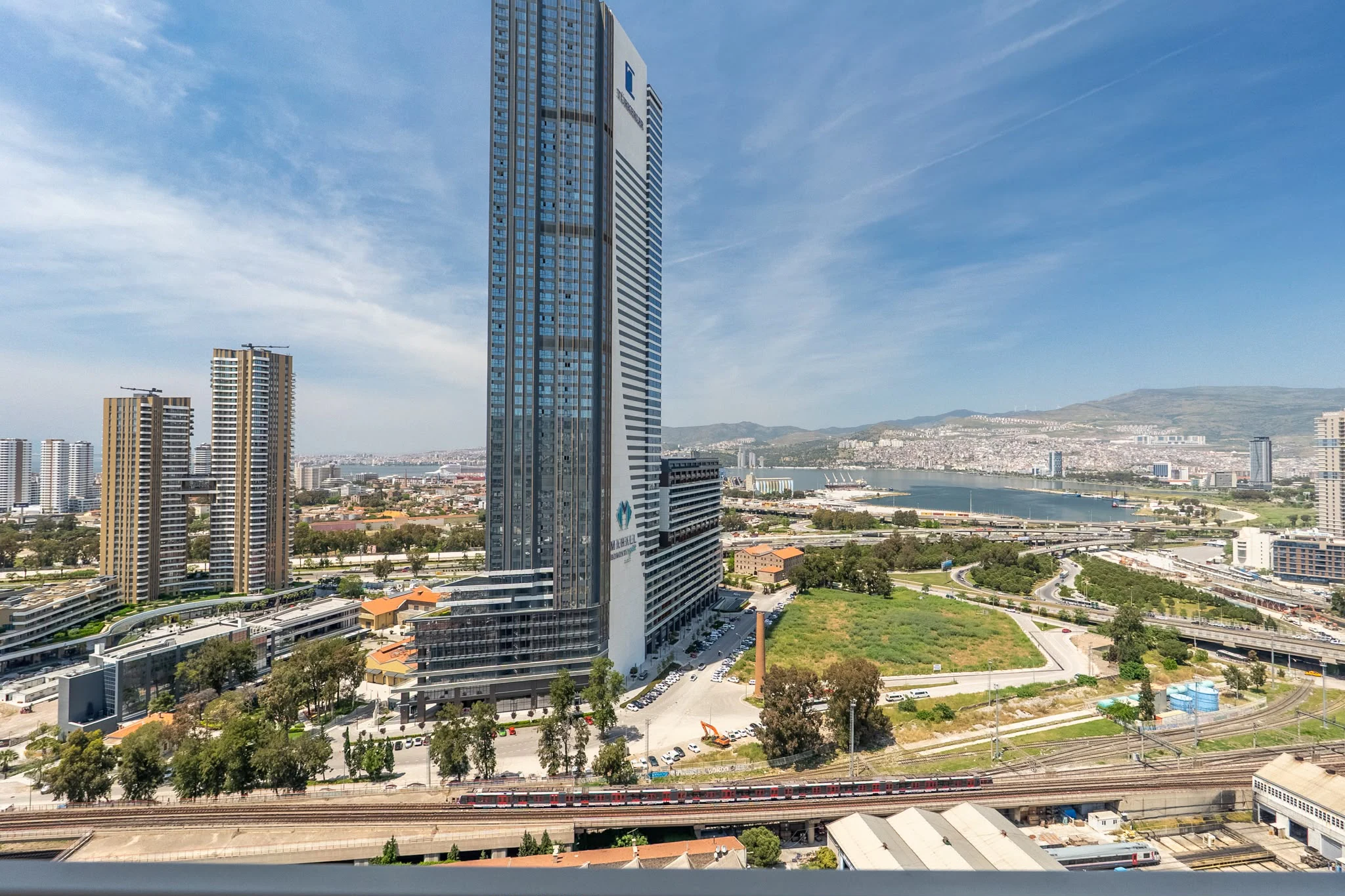 TEOK'tan Megapol İzmir'de Çok Özel 4+1 Daire!