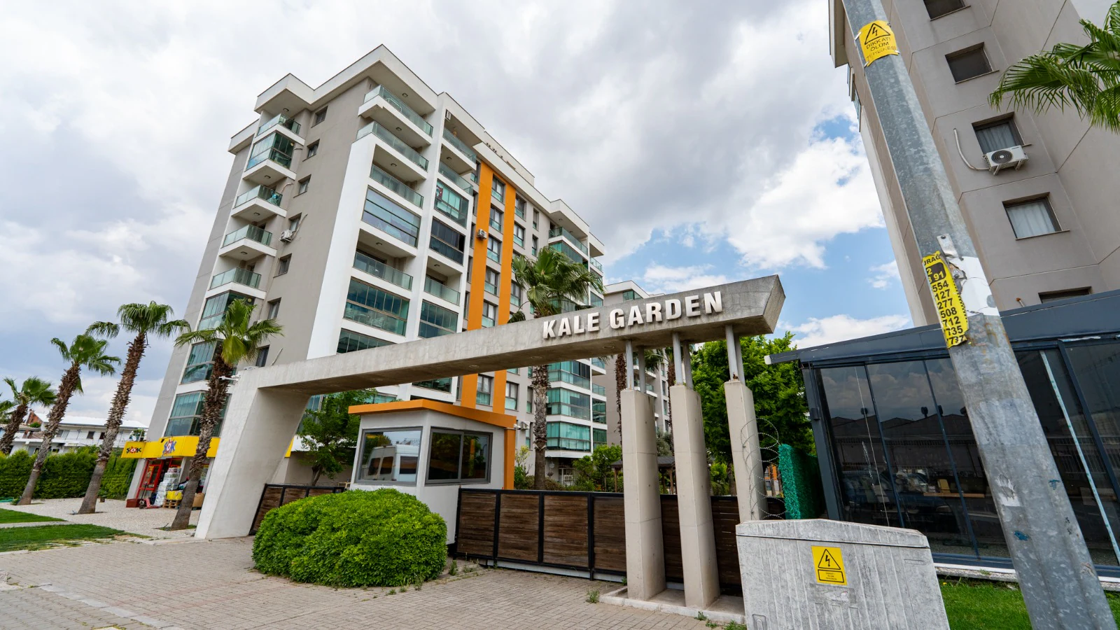 TEOK'TAN GAZİEMİR KALE GARDEN'DA HAVUZ MANZARALI SATILIK 3+1
