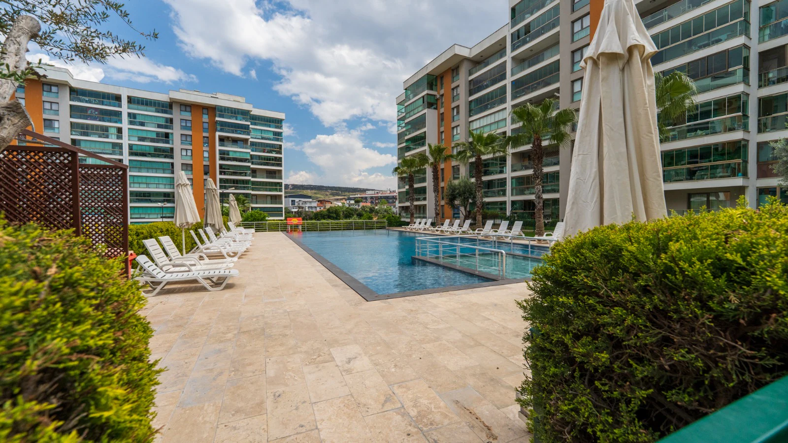 TEOK'TAN GAZİEMİR KALE GARDEN'DA HAVUZ MANZARALI SATILIK 3+1 galeri 3