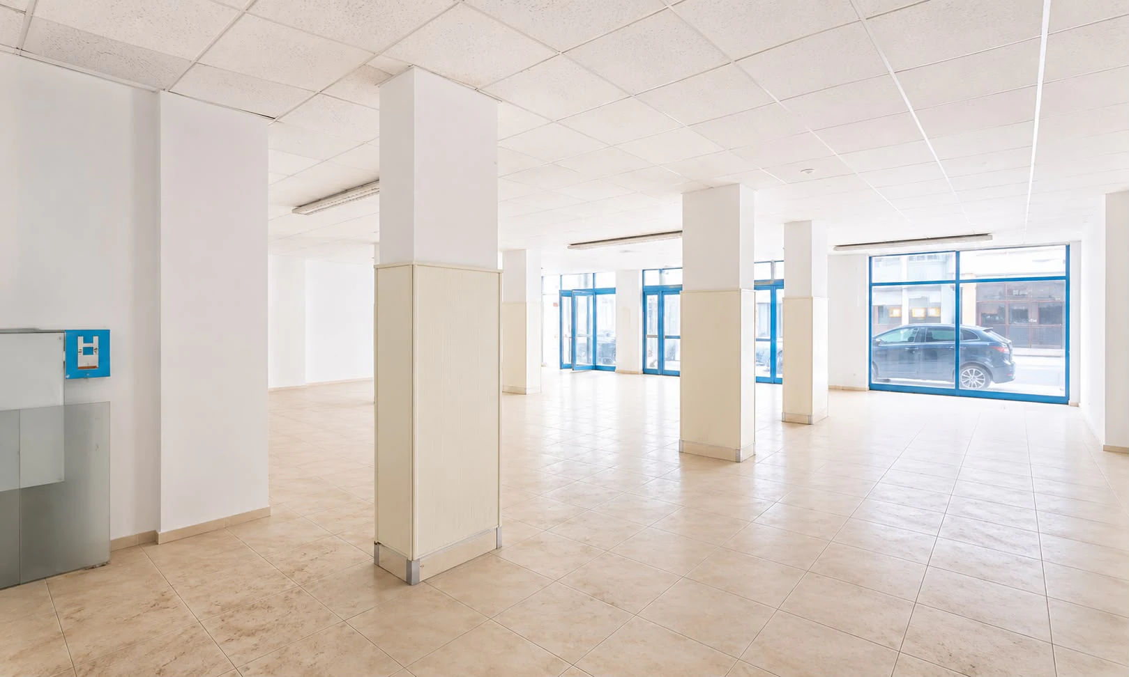 SEFERİHİSAR MERKEZDE 13,5 m CEPHELİ 325 m² TİCARİ DÜKKAN galeri 3
