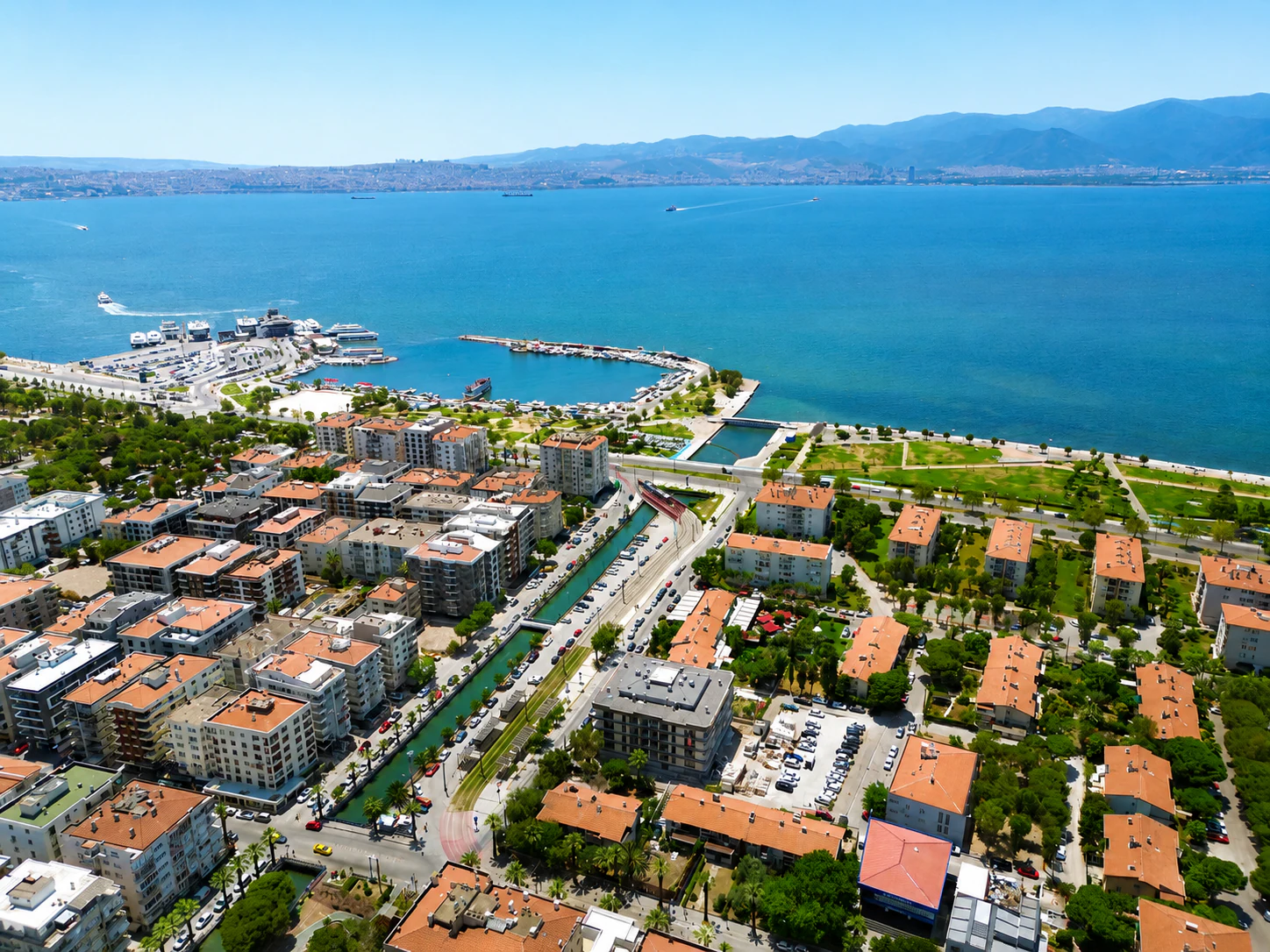 Bostanlı’nın Kalbinde 1+1 Lüks daire galeri 4