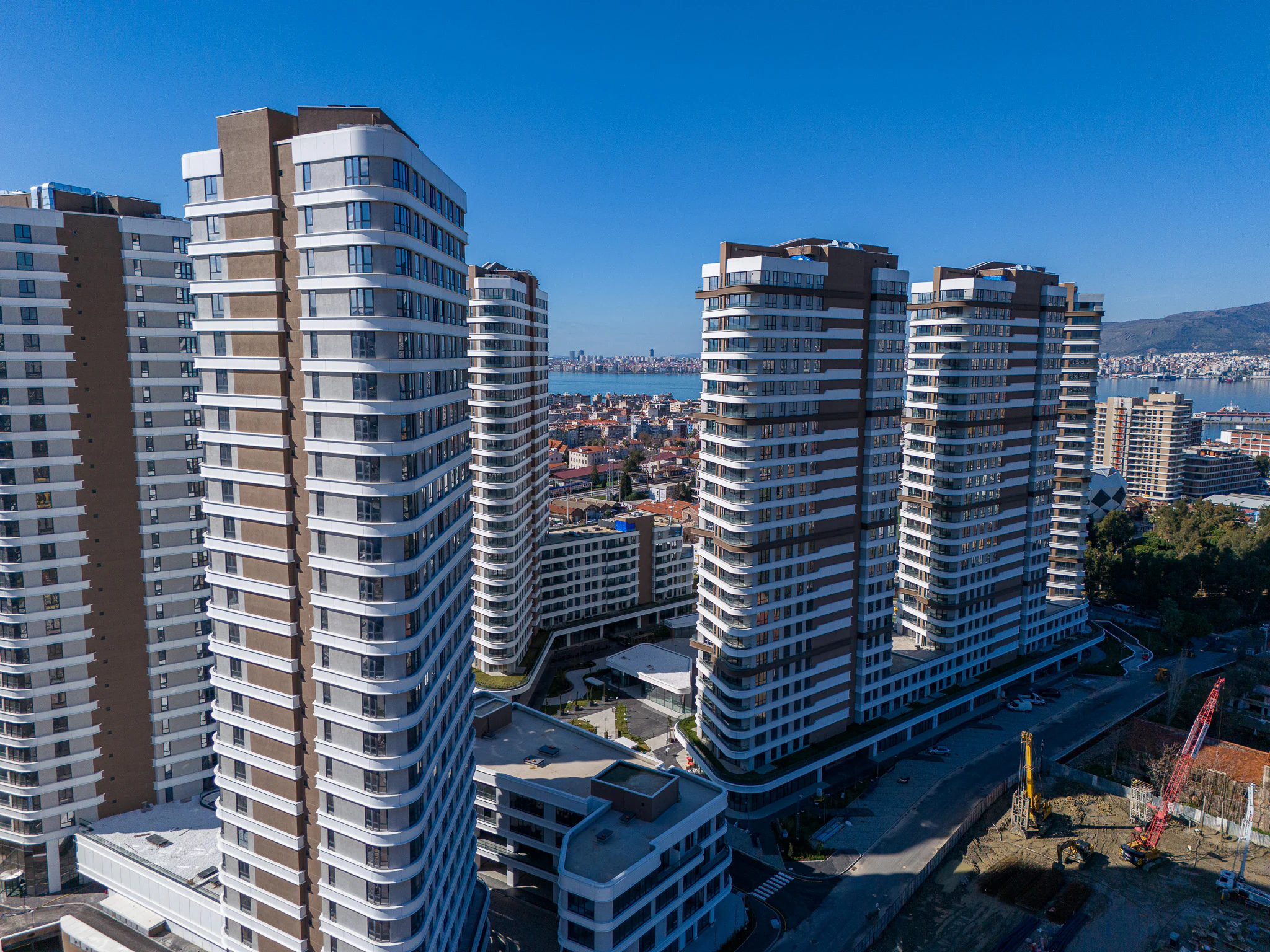 EVORA İZMİR'DE 3+1 PEYZAJ VE DENİZ CEPHELİ SATILIK FIRSAT DAİRE
