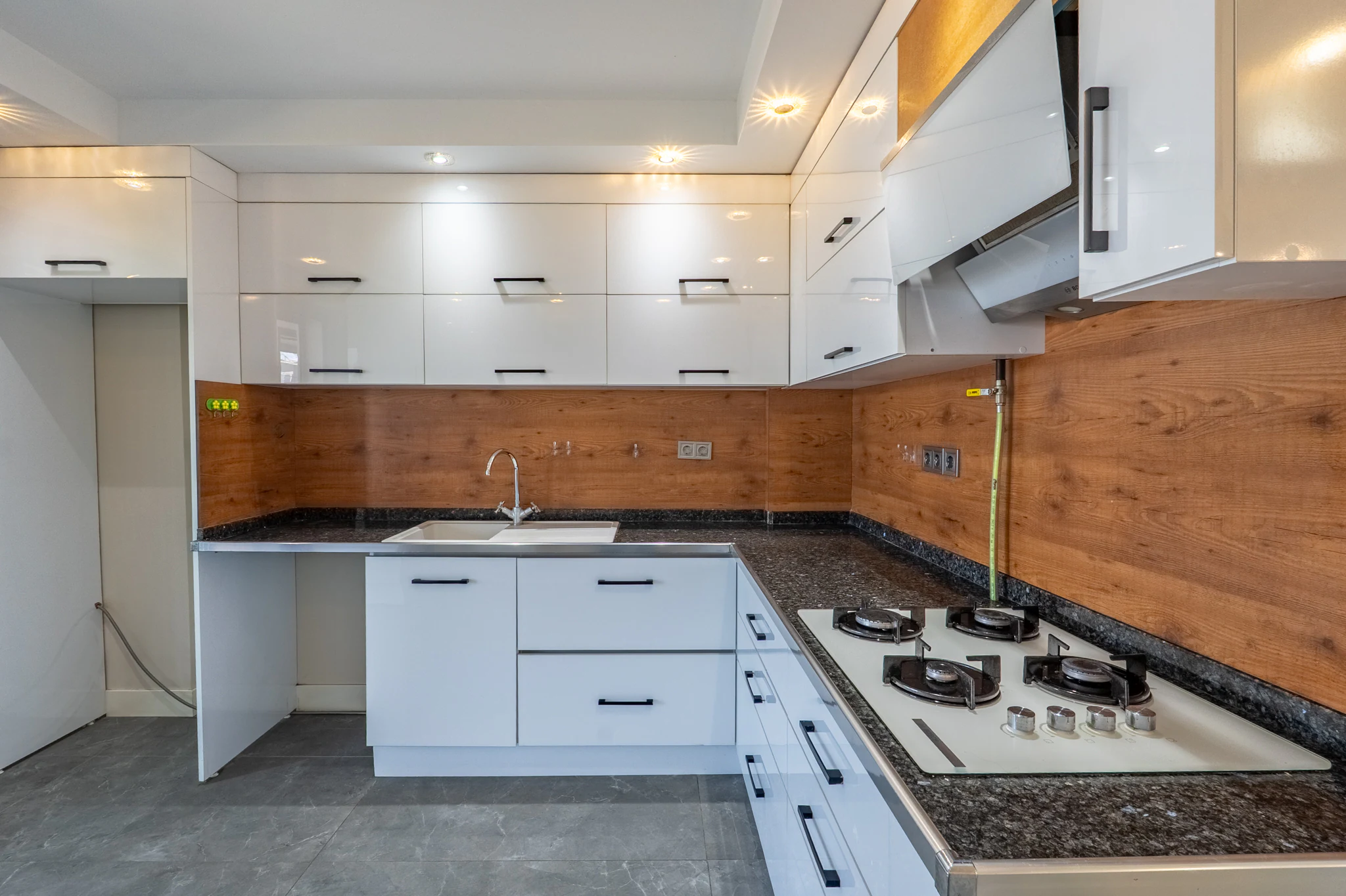 URLA'DA Denize Sıfır Müstakil Villa galeri 2