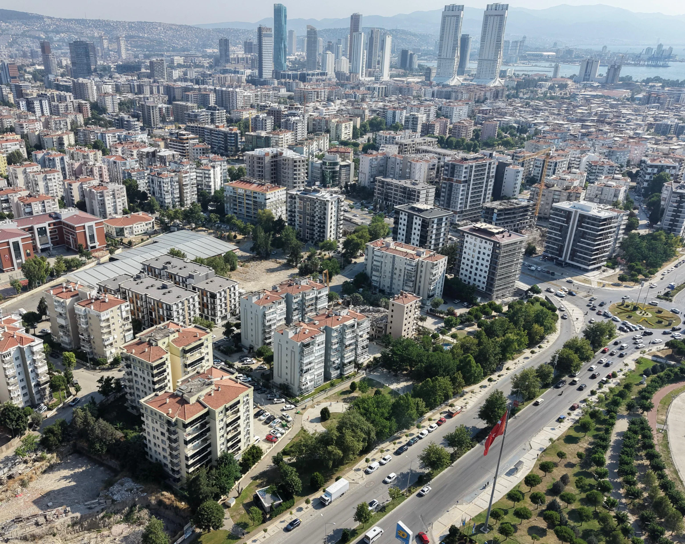 Bayraklı Manavkuyuda Geniş ve Ferah 3+1 Kiralık Daire