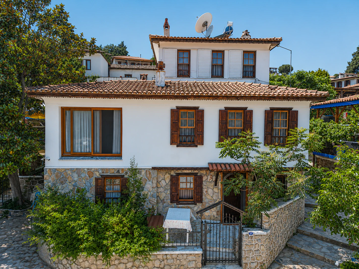 Şirince Merkezde Tarihi Dokusuyla Eşsiz 6 Odalı Butik Otel