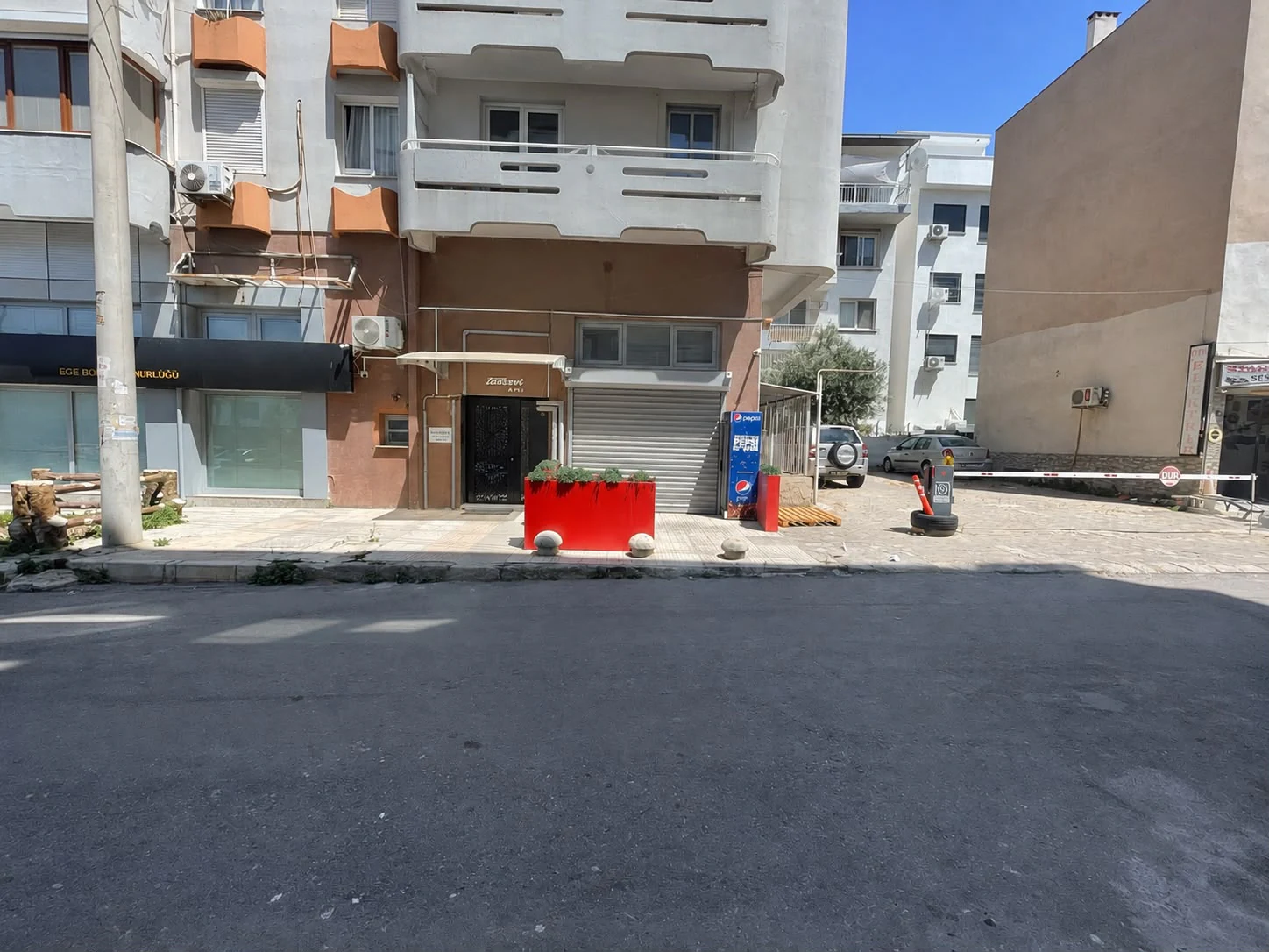 Balçova'da Satılık Dükkan galeri 3
