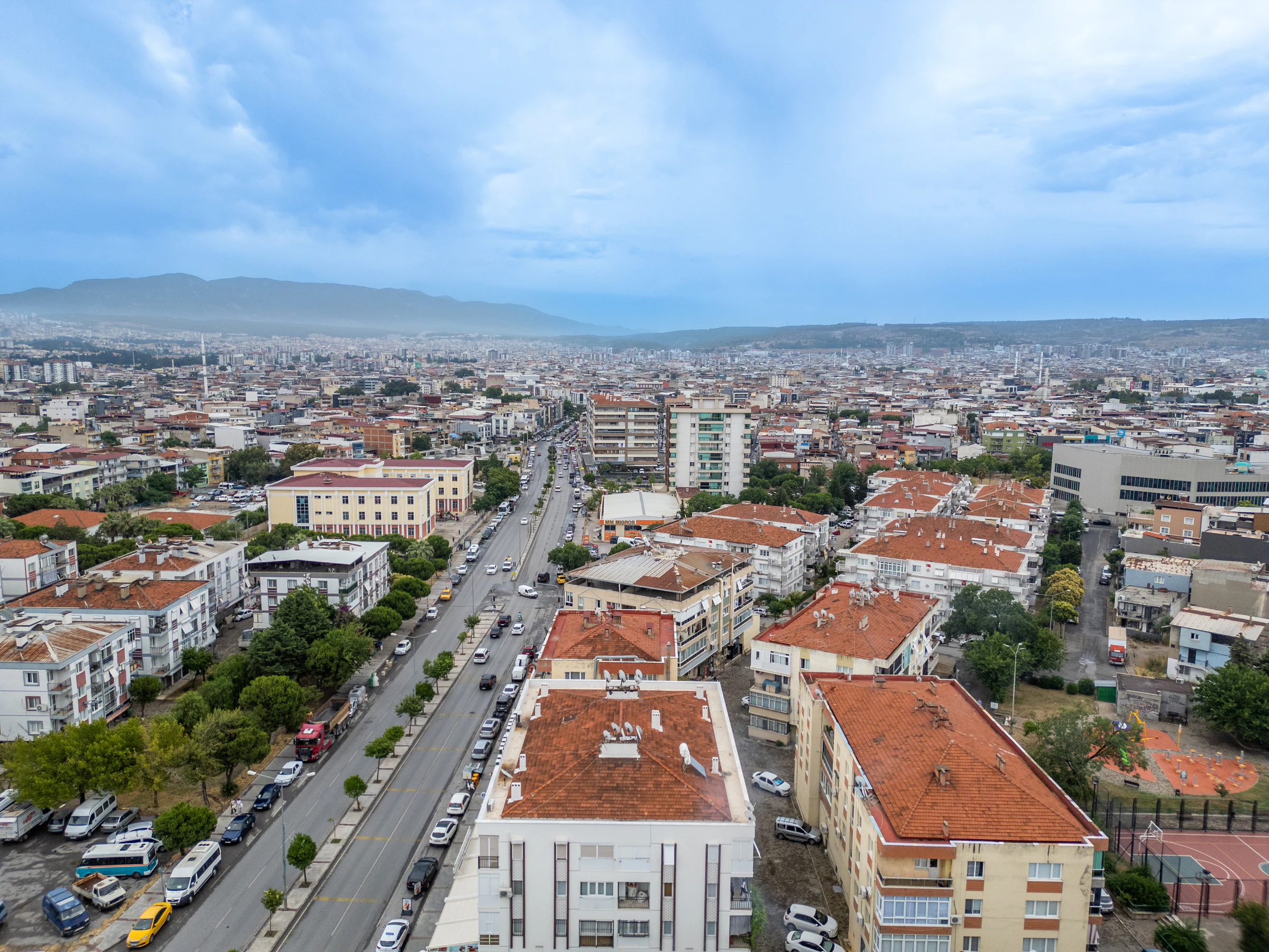 Karabağlar Cadde Üzerinde Satılık 3+1 Daire