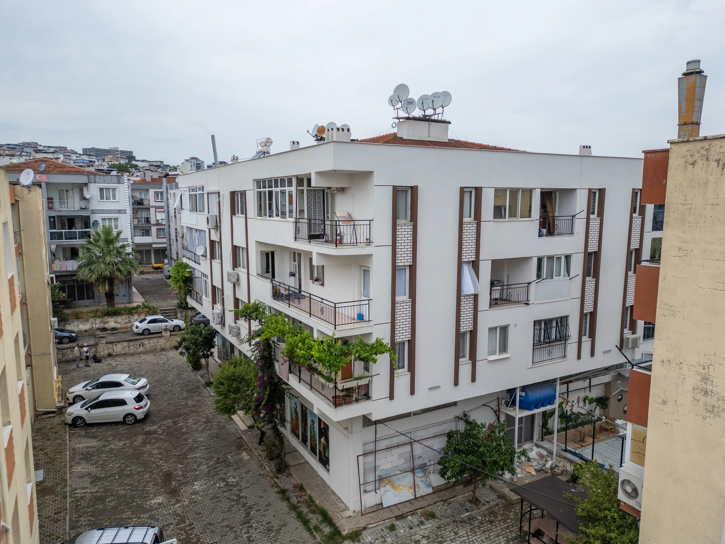 Karabağlar Cadde Üzerinde Satılık 3+1 Daire galeri 3