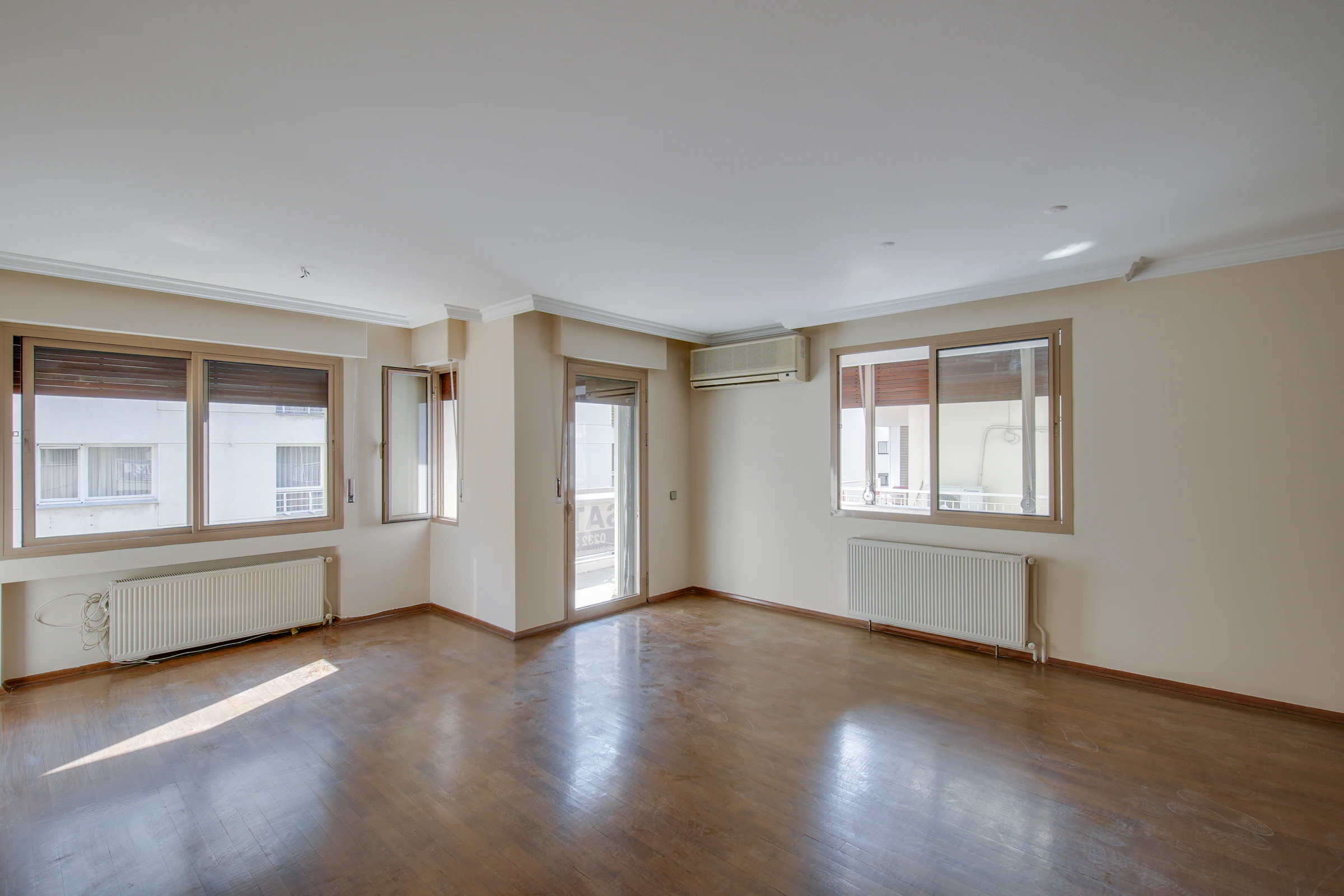 Enes Lahna'dan GÜL SOKAKTA OTOPARKLI 3+1 142 M² NET ARA KAT DAİRE galeri 3
