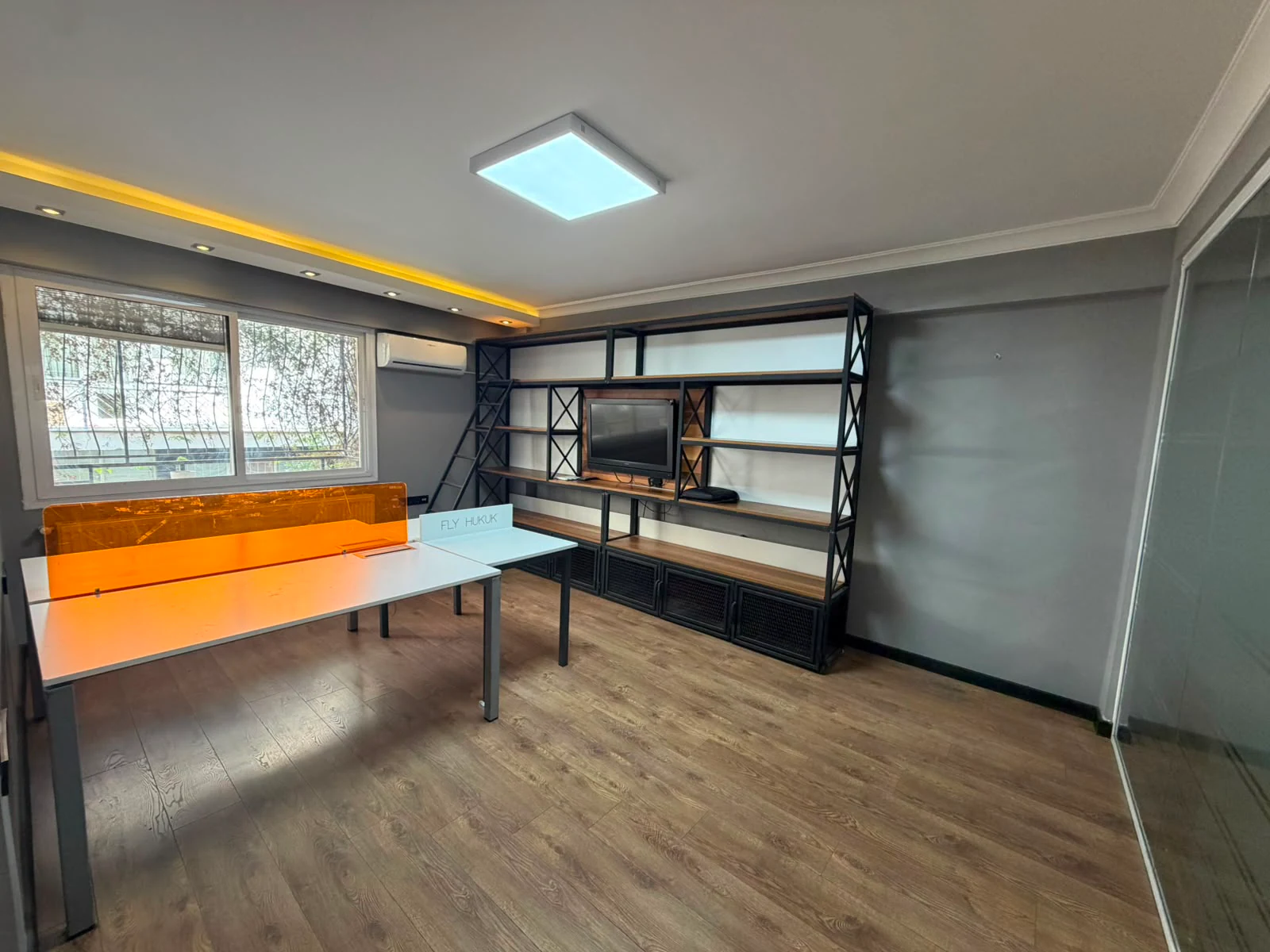 BAYRAKLI ADLİYE EK BİNA SOKAĞINDA 3+1 EŞYALI OFİS FIRSATI galeri 5