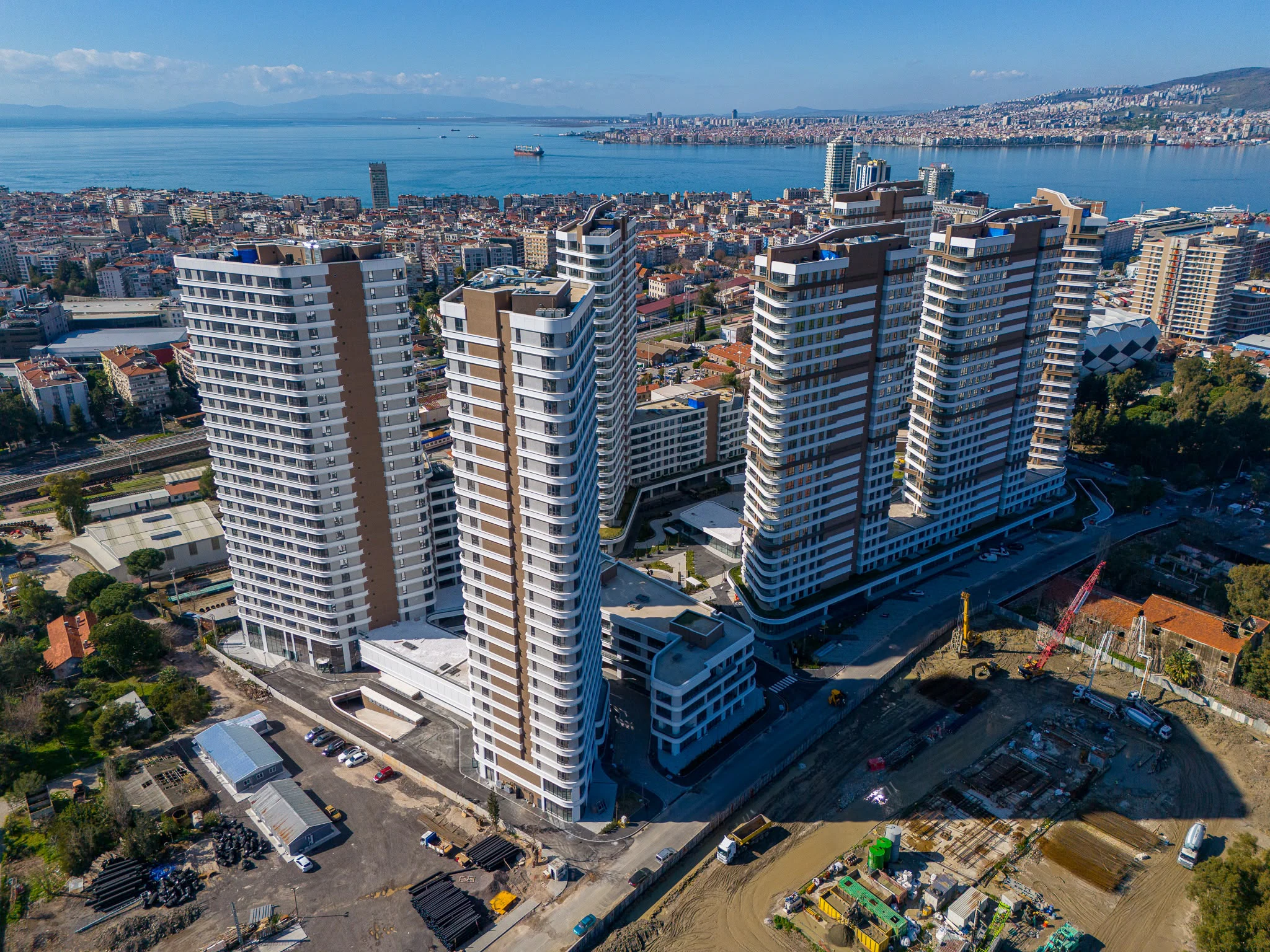 EVORA İZMİR'DE PEYZAJ VE DENİZ MANZARALI KİRALIK 3+1 DAİRE