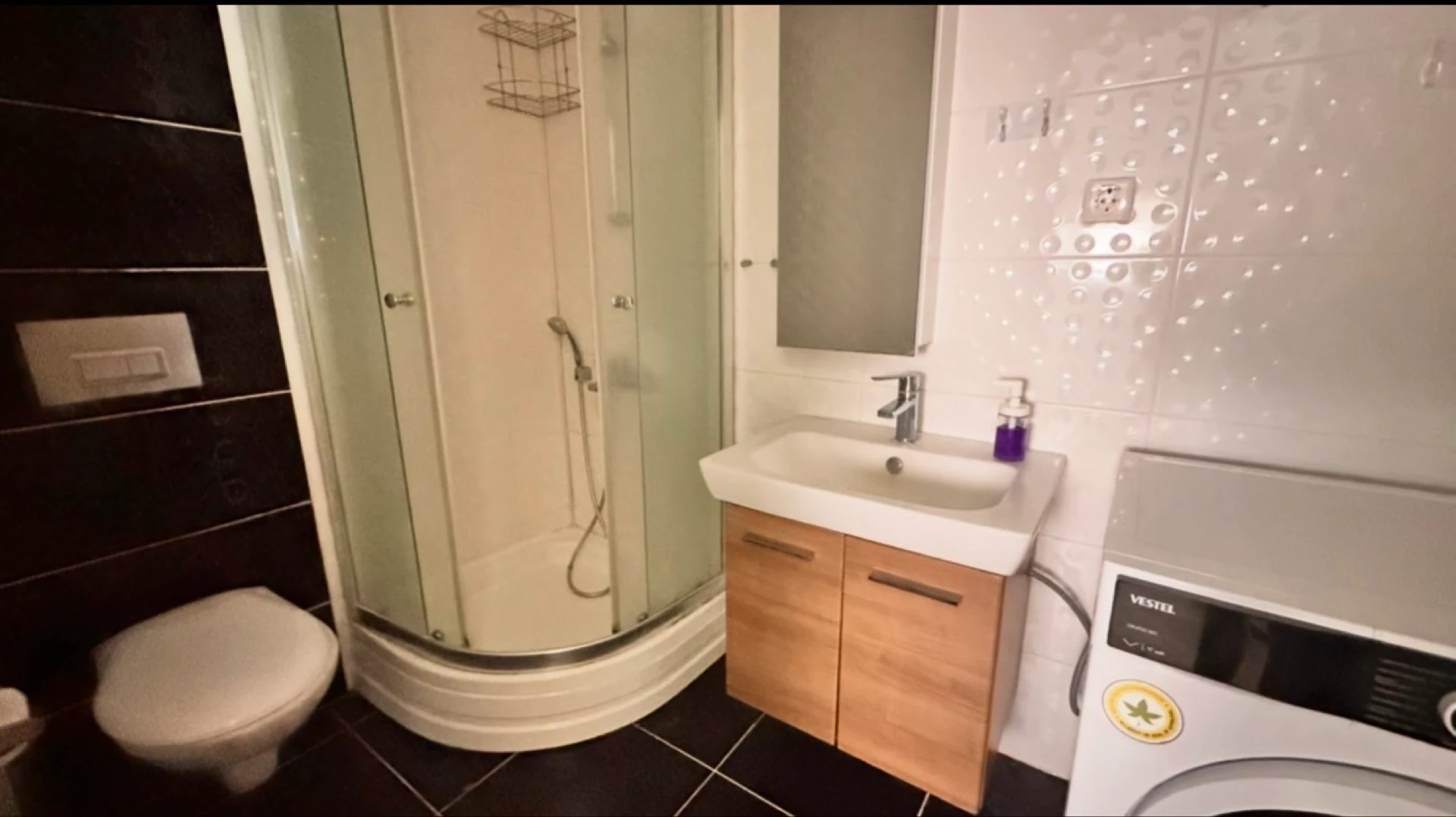 URLA GÜLBAHÇE'DE İYTE YAKINI EŞYALI KİRALIK 1+1 DUBLEKS DAİRE galeri 2