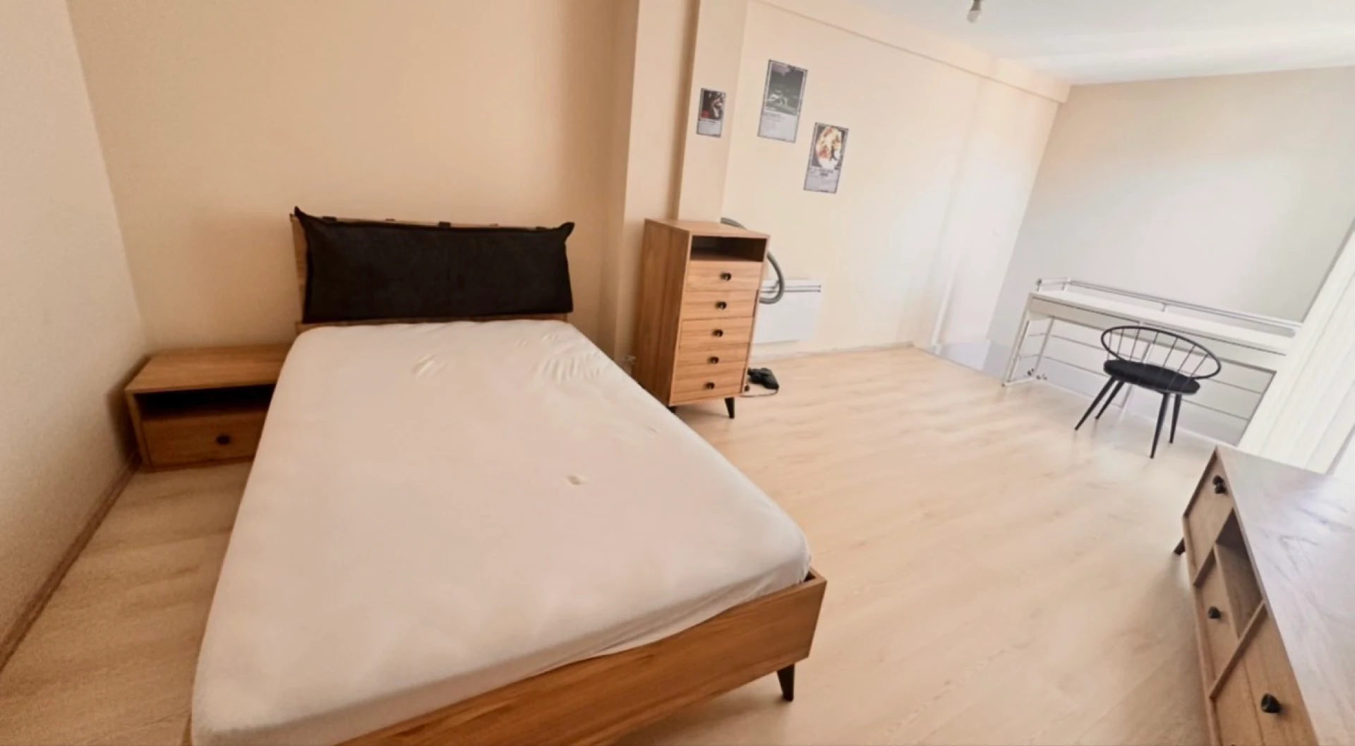 URLA GÜLBAHÇE'DE İYTE YAKINI EŞYALI KİRALIK 1+1 DUBLEKS DAİRE galeri 3