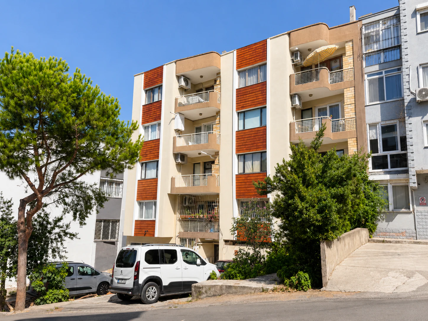 Poligon'da Önü Açık Ferah 3+1 Satılık Masrafsız Daire