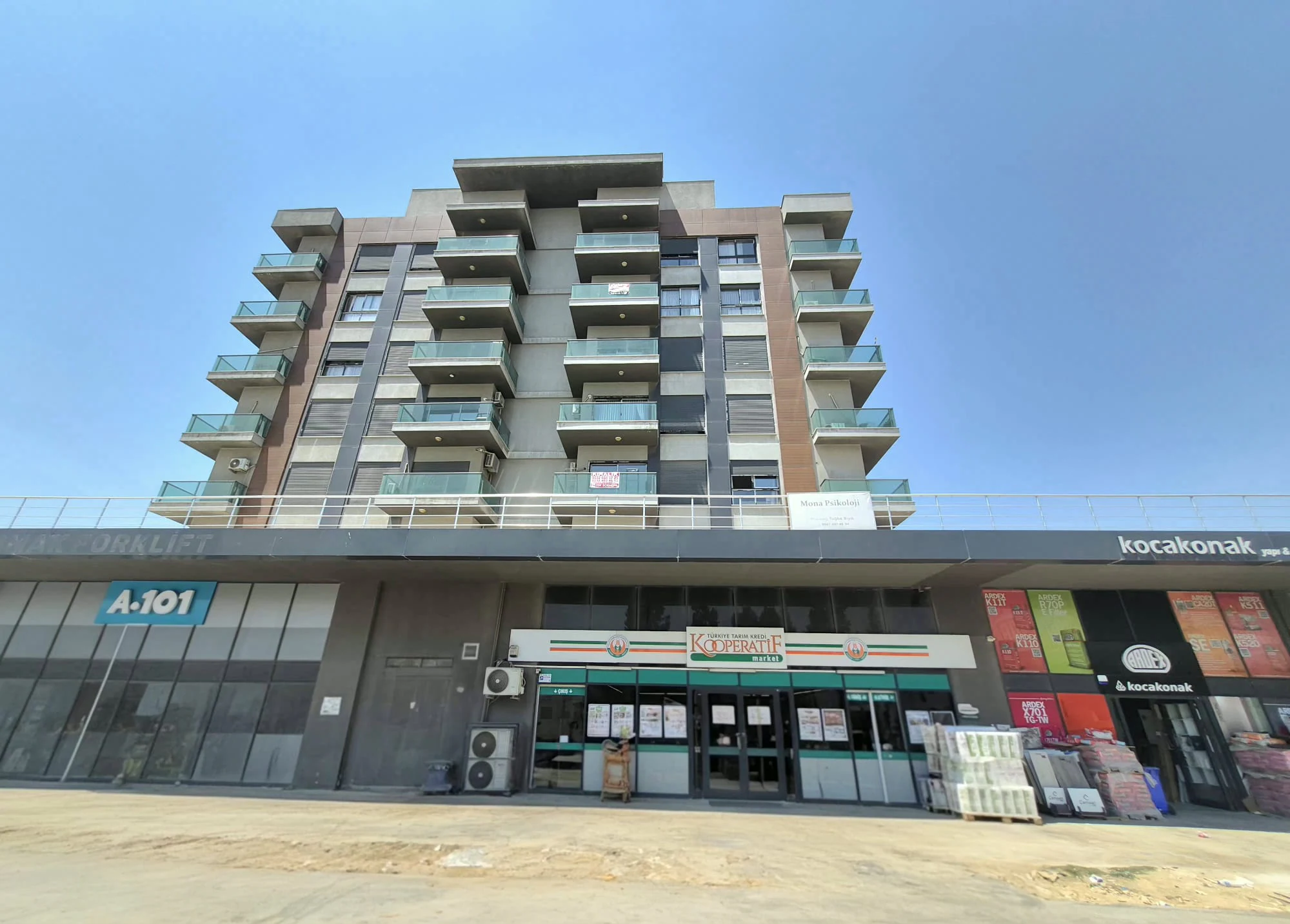 Bornova - CEYPARK 'ta Satılık 1+1 Geniş Daire
