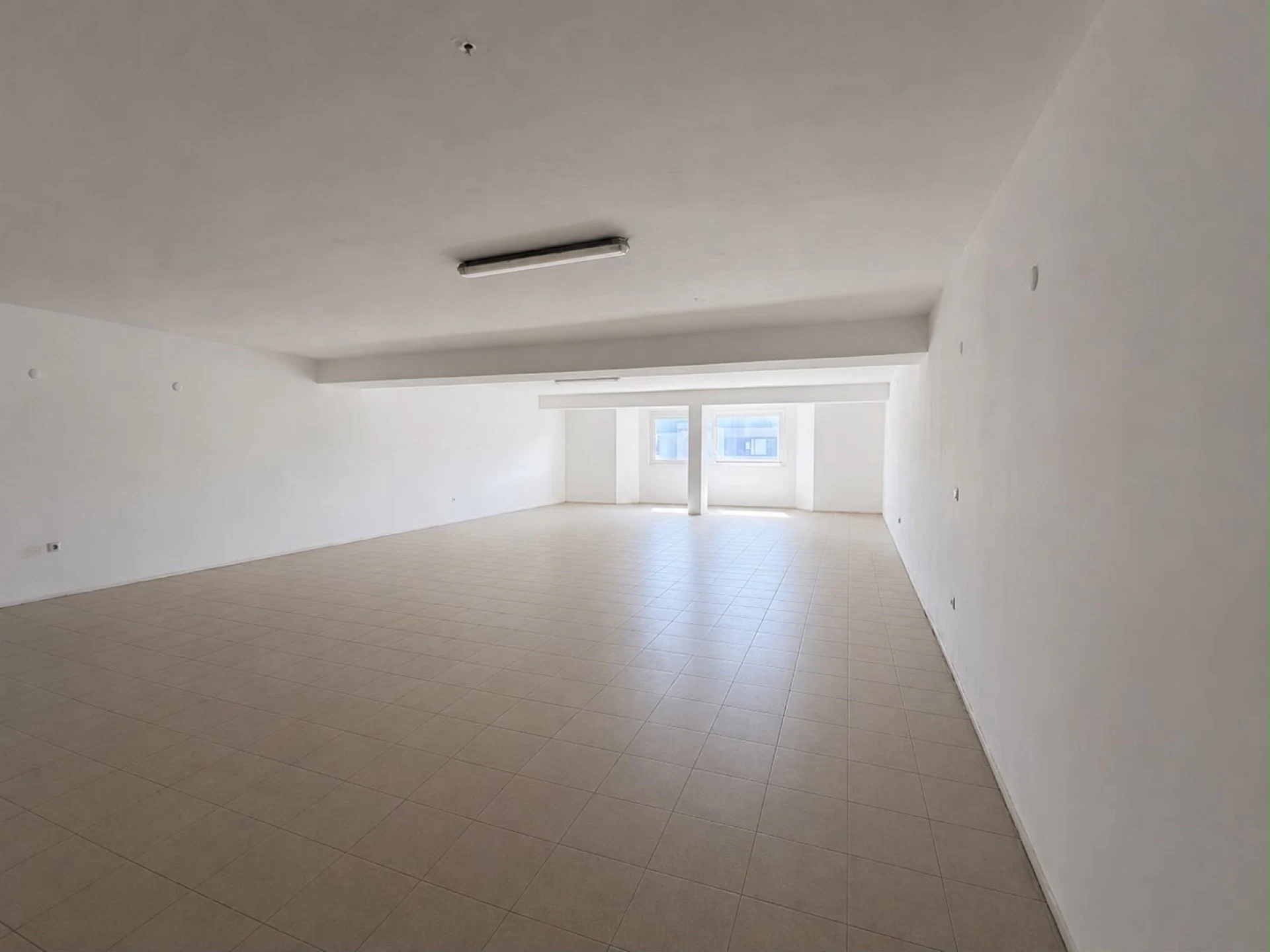 Muhteşem lokasyon 400 metre² ferah dükkan galeri 2