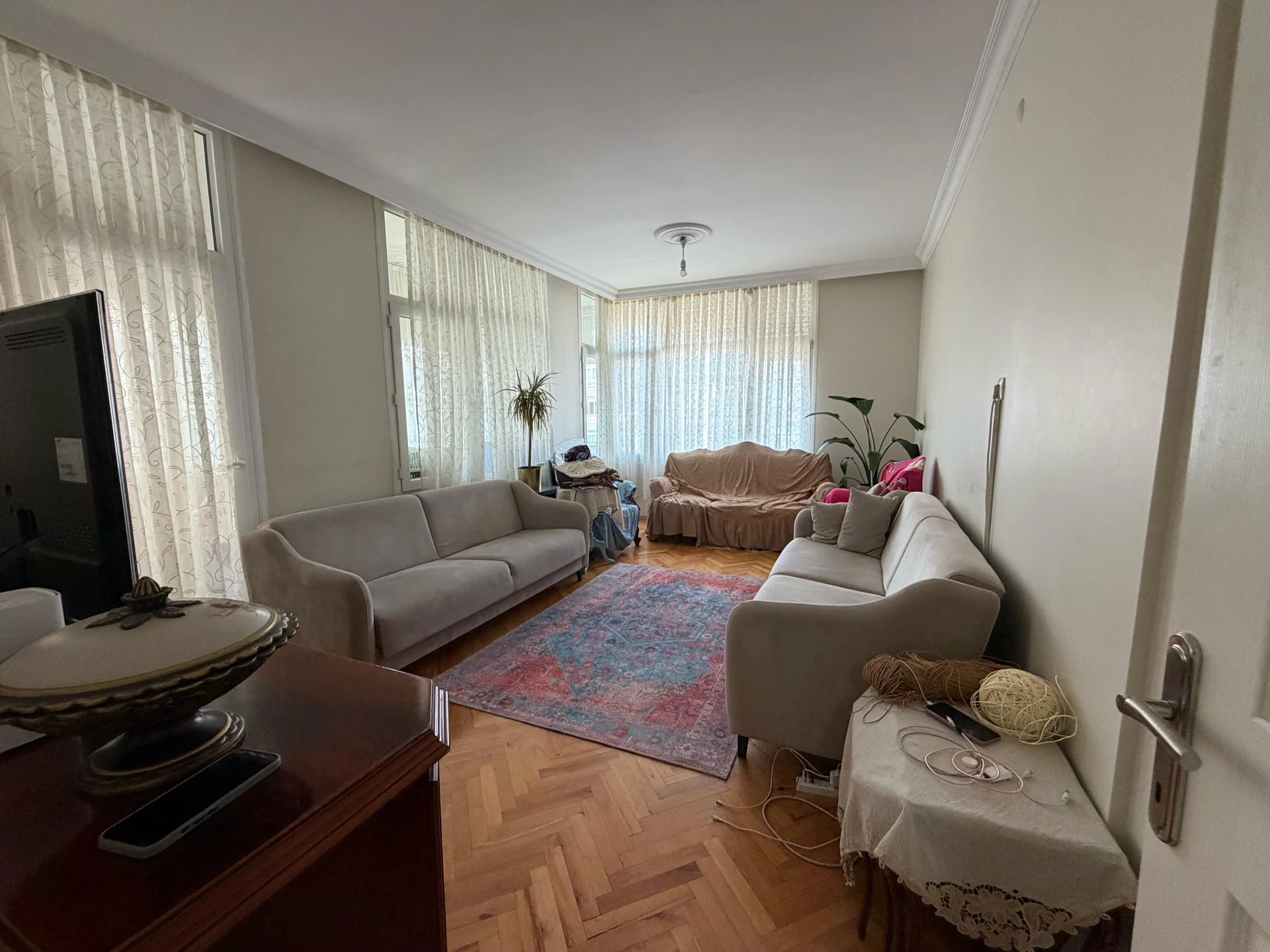 İnönü caddesi üzerinde satılık 3+1 galeri 2