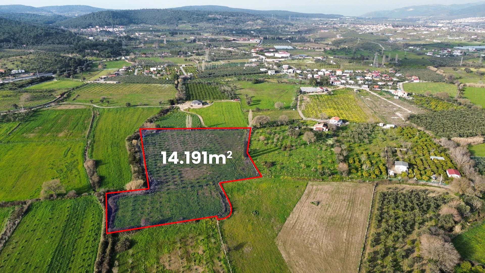 SEFERİHİSAR Turgut Köyünde 14 dönüm tarla