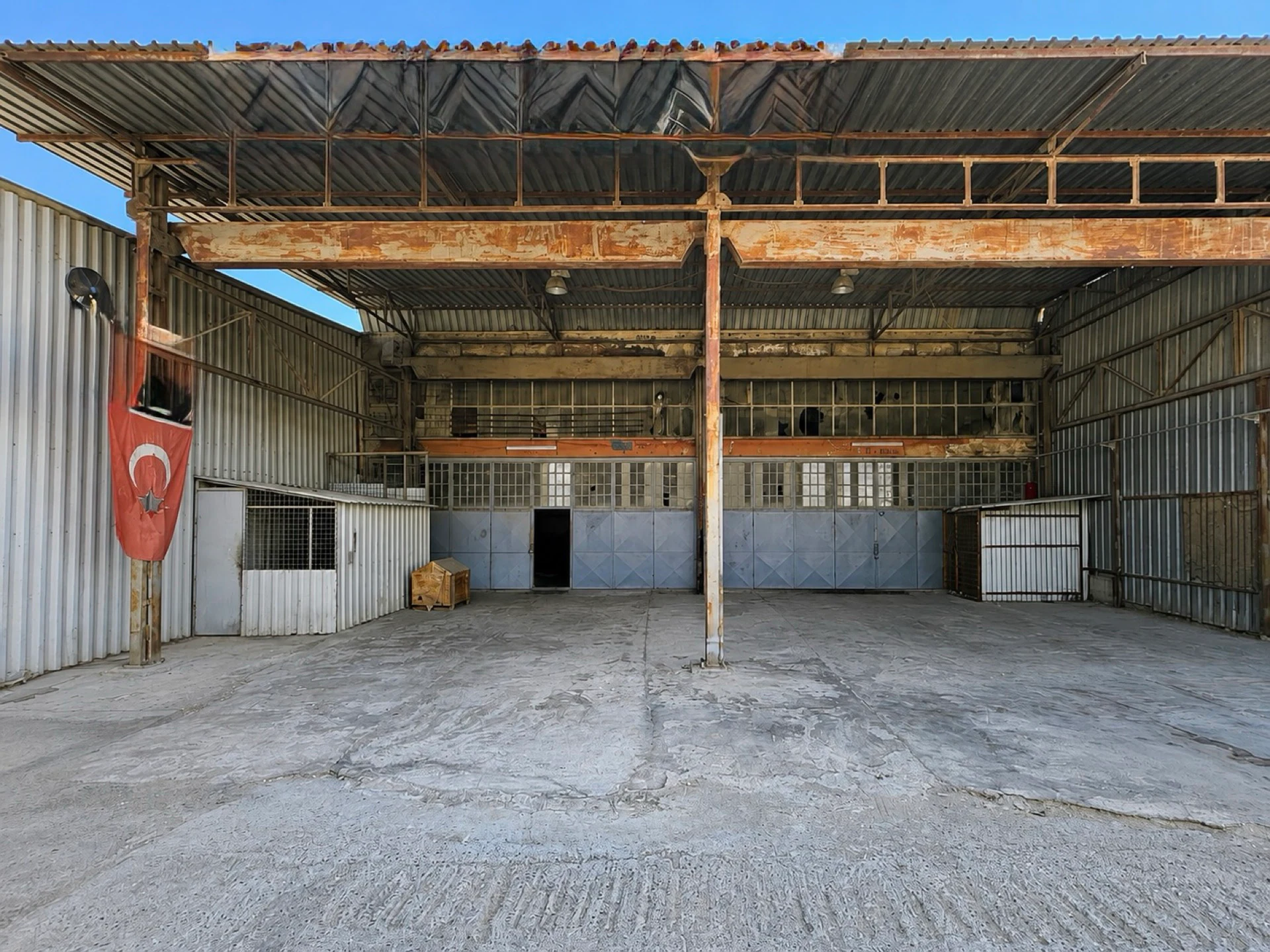 4. SANAYİ'DE GENİŞ SOKAKTA 250m2 KAPALI ALAN + 100m2 ÖN KULLANIM galeri 2