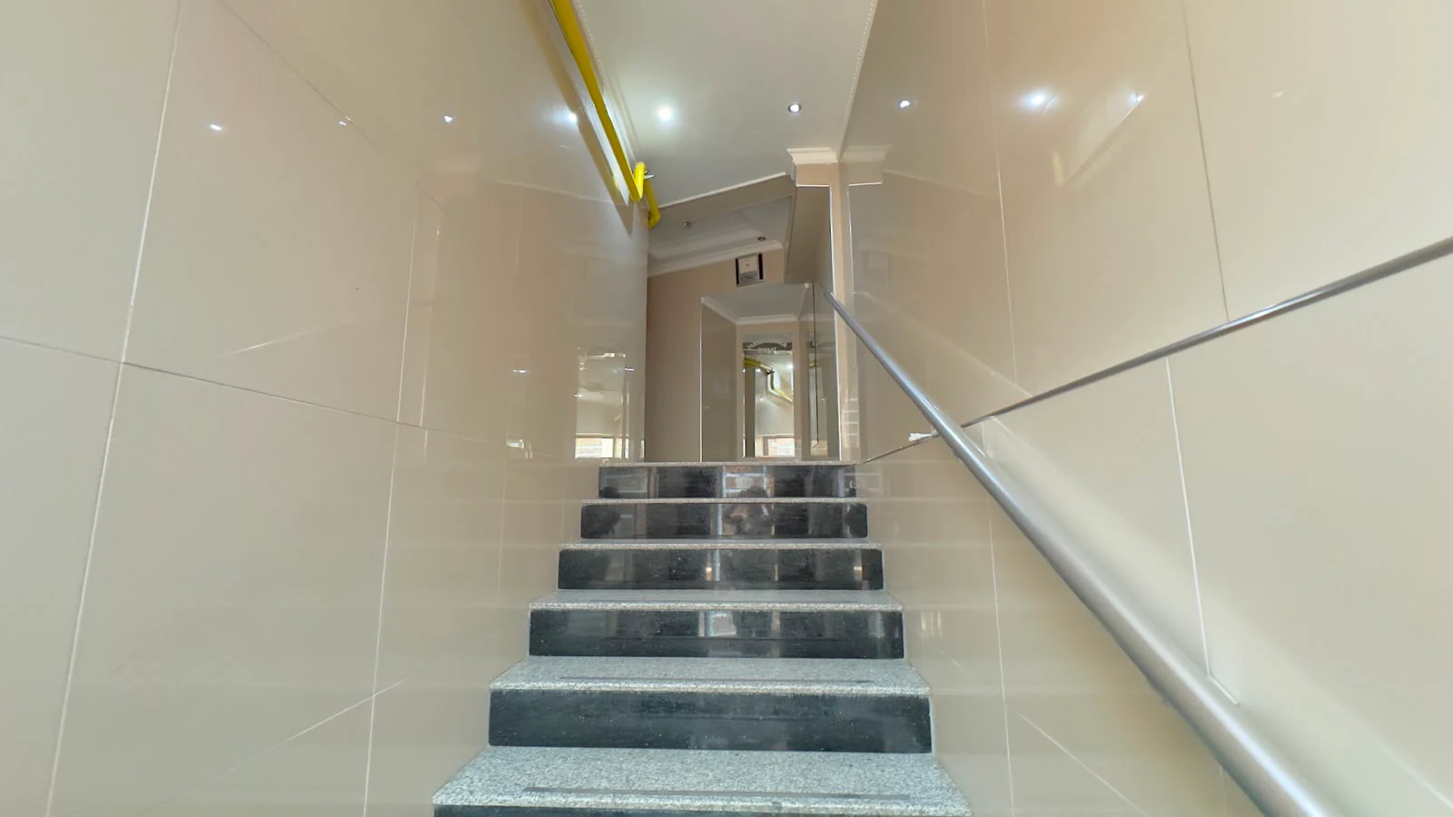 KARŞIYAKA ALABEY 'DE SAHİLE VE ANITA YAKIN 2+1 SATILIK DAİRE galeri 2