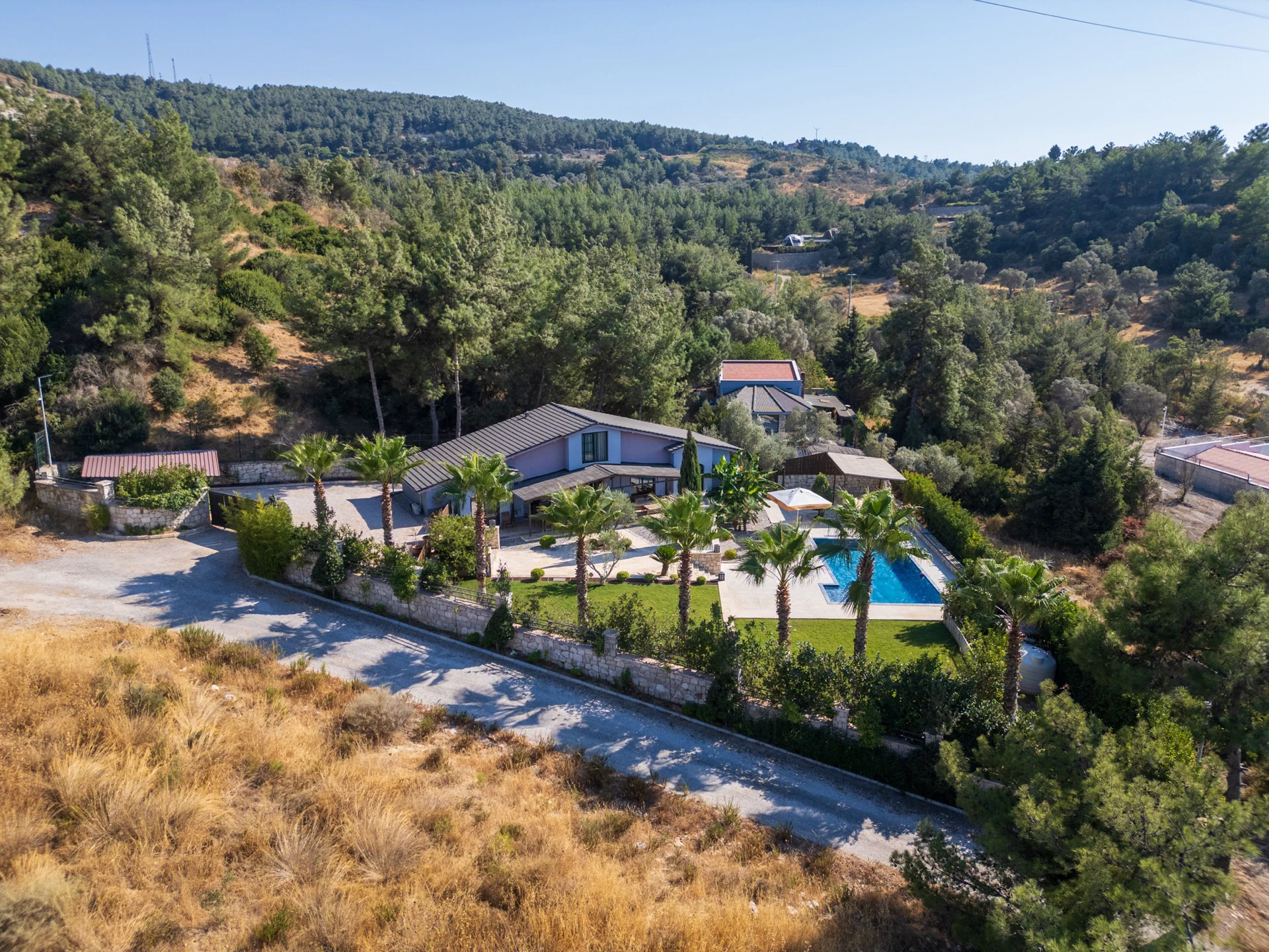 Urla Kekliktepe'de 1.989m² Arsa İçerisinde 2 Satılık Villa galeri 2