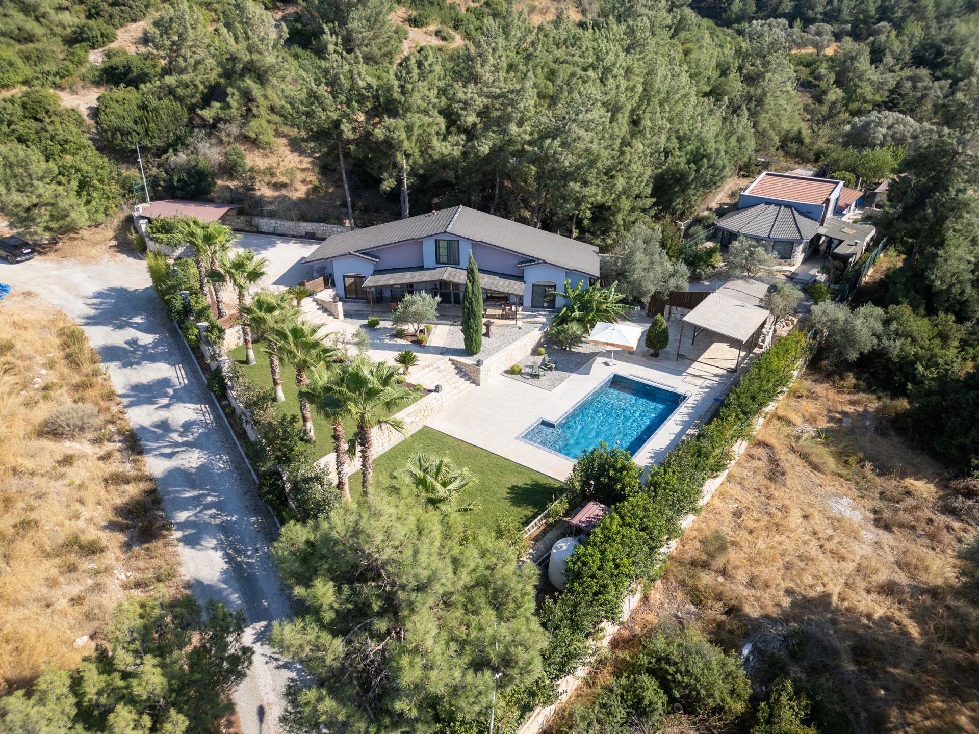 Urla Kekliktepe'de 1.989m² Arsa İçerisinde 2 Satılık Villa galeri 3
