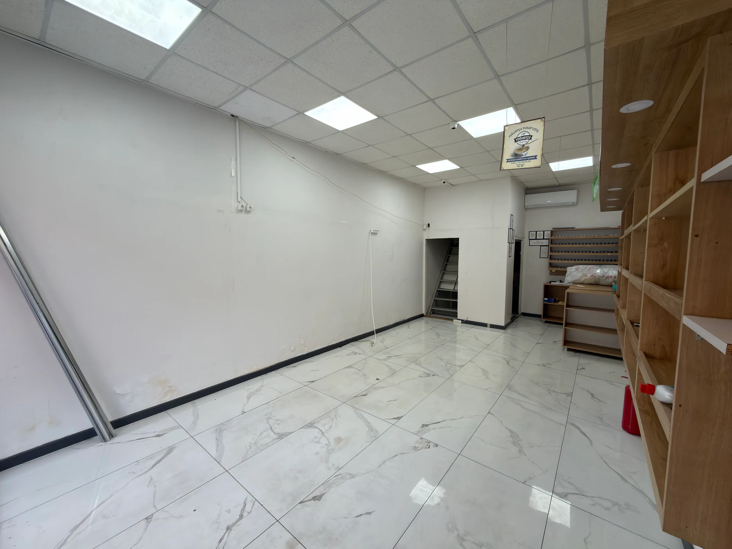 Buca' Menderes Caddesi'ne ve Vergi Dairesine Komşu Dükkan galeri 3