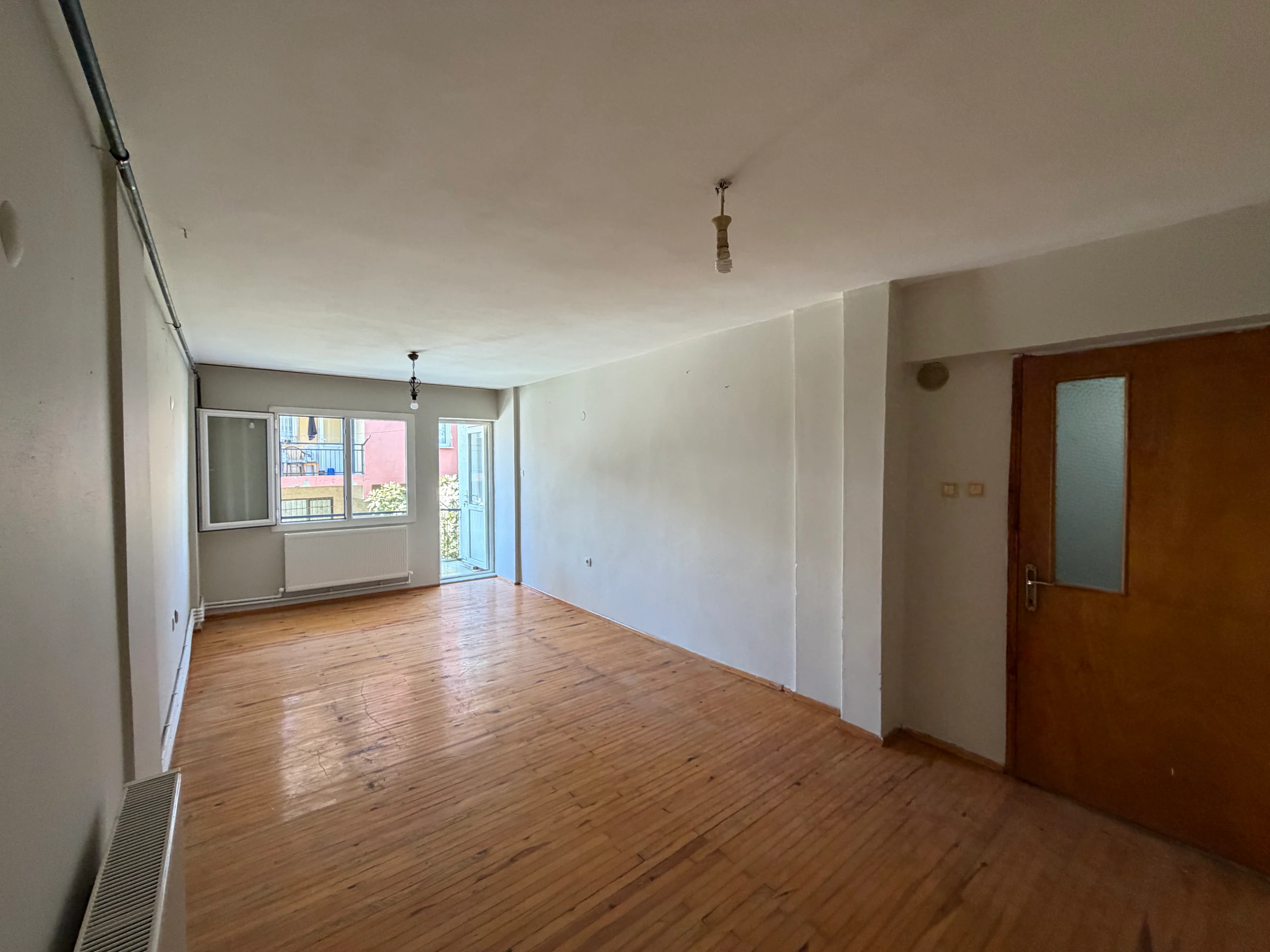 Osmangazi'de Merkezi Konumda Ara Kat Balkonlu 3+1 Kiralık Daire