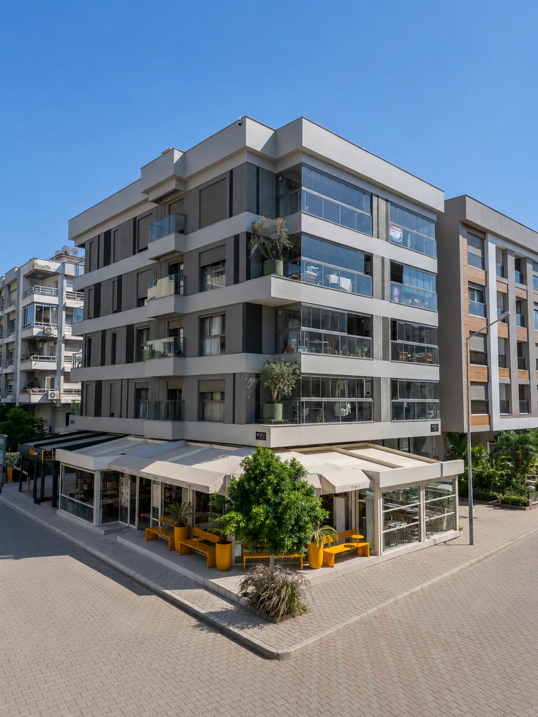 Bostanlıda Köşe Konumda Satılık Dükkan