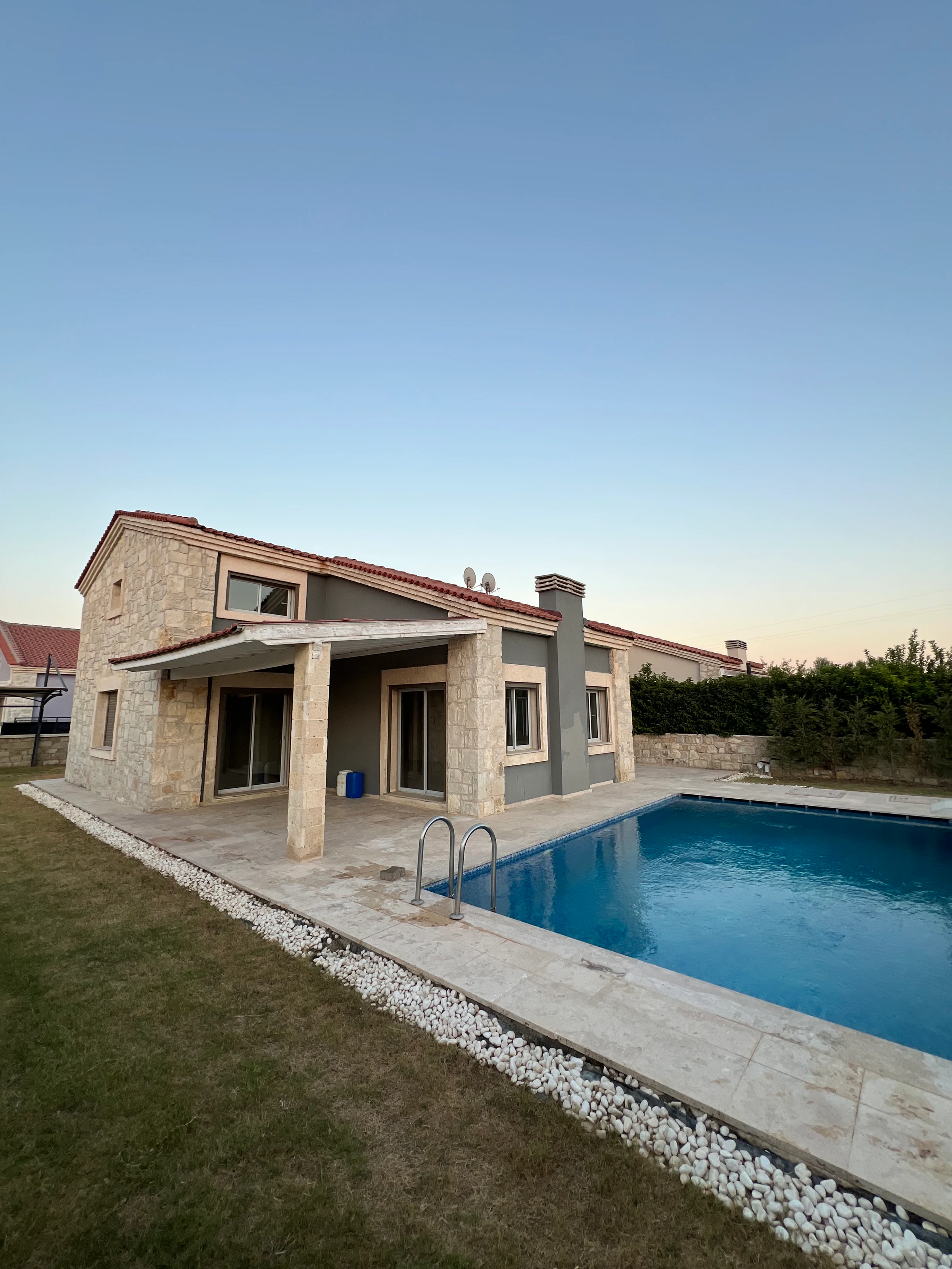 TEOK'TAN KUŞÇULAR'DA MÜSTAKİL VE HAVUZLU SATILIK 5+1
