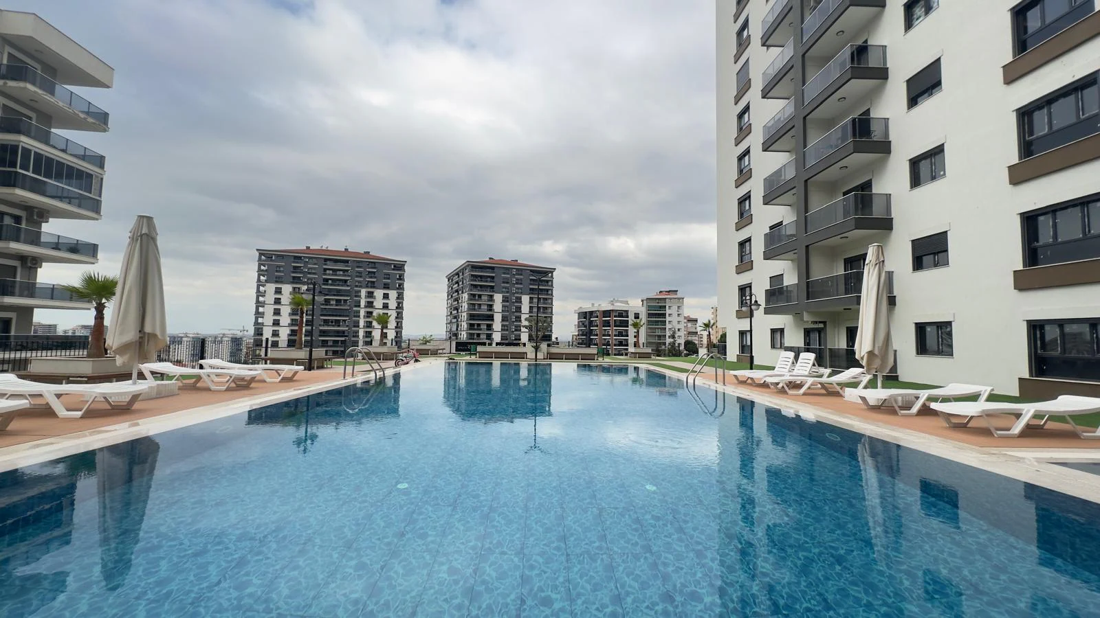KENT2'DE HAVUZLU, GÜVENLİKLİ SİTE İÇİ 3+1 KİRALIK