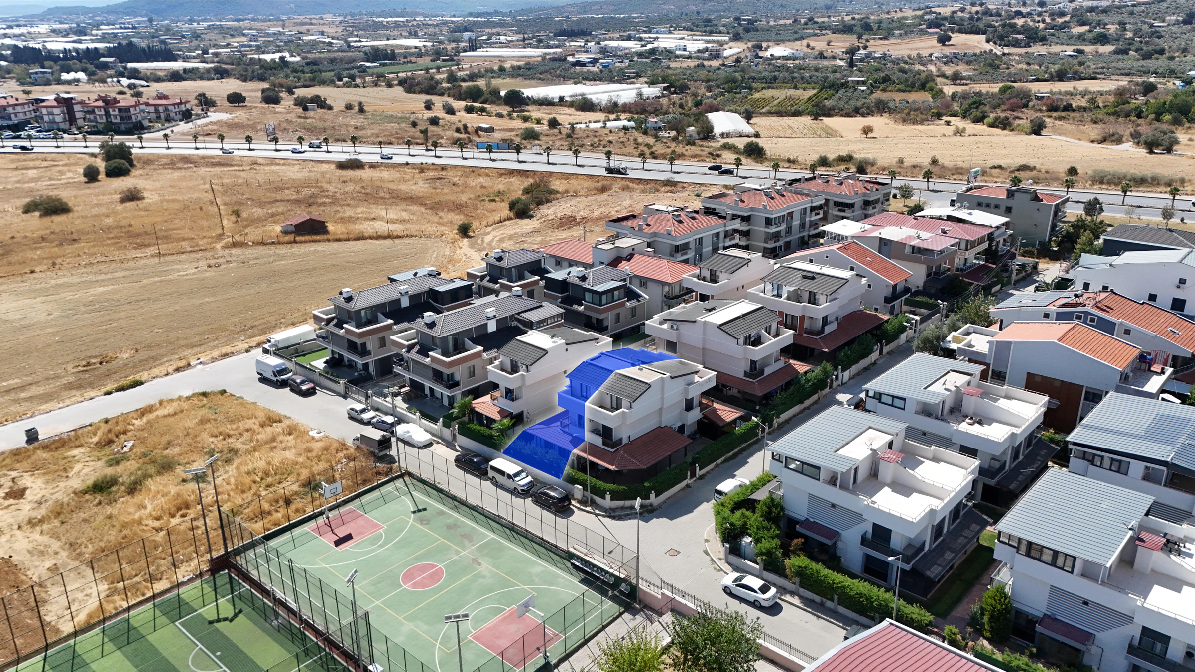 Menderes Barbaros Mah. 4+1 Satılık Havuzlu Tripleks Villa