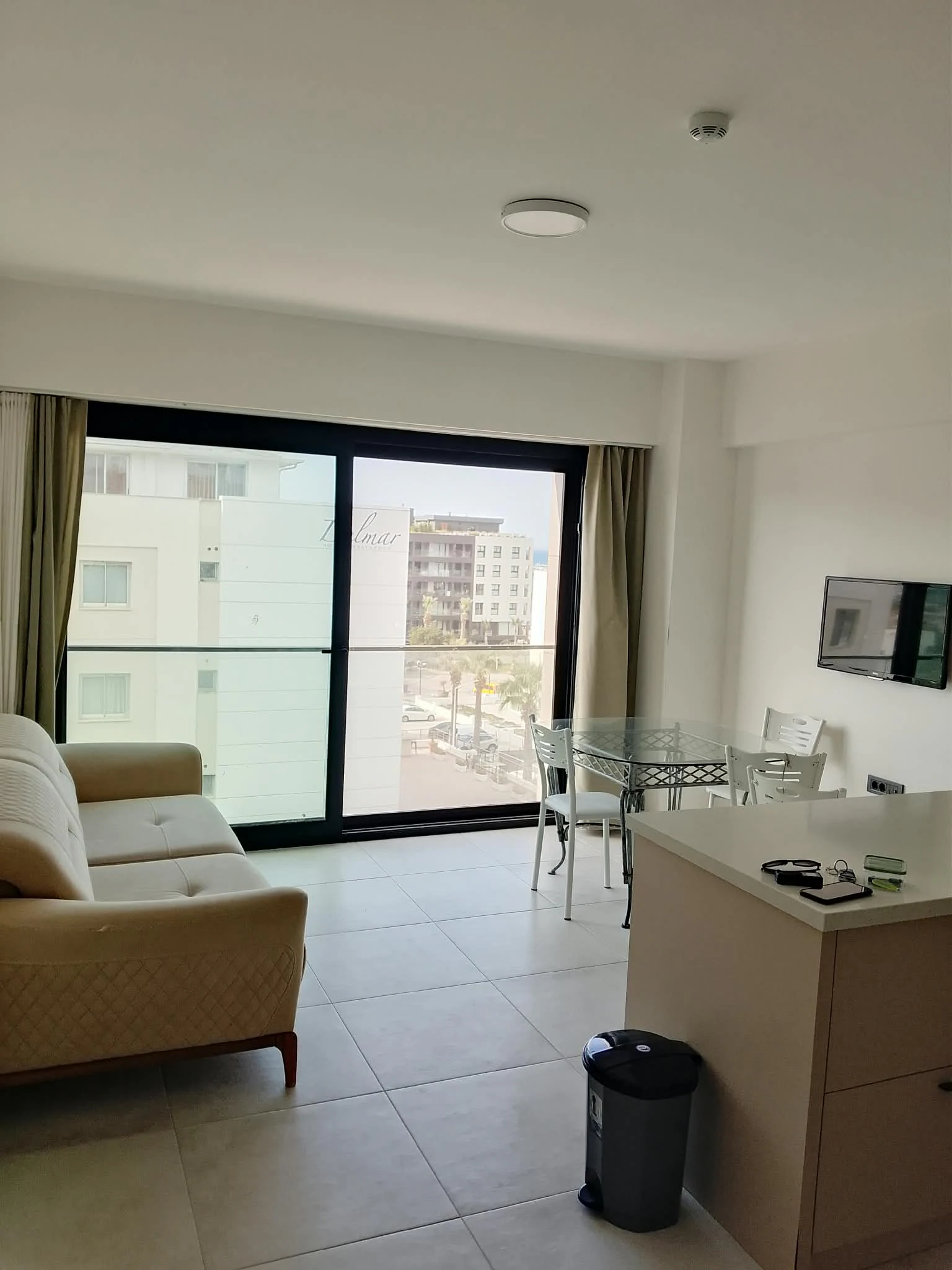 REMAX-TEOK'tan Çeşme Ilıca'da Kiralık eşyalı1+1 Rezidans Daire galeri 3